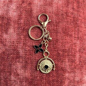 New GEO CLOVER Bag Charm Black Gold Tone